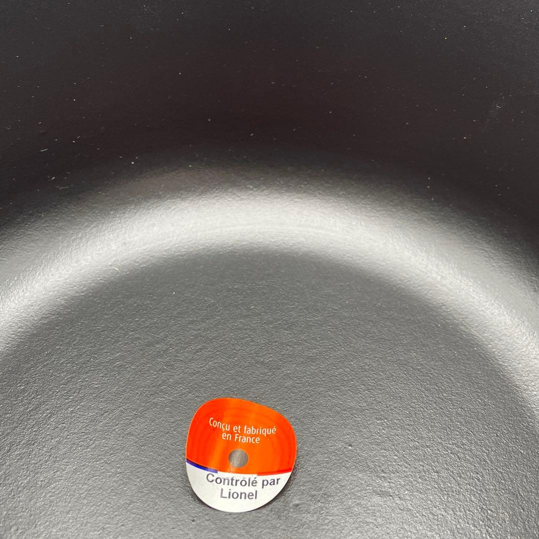 未使用　ルクルーゼ ココット ロンド　20cm マットブラック　シルバーツマミ