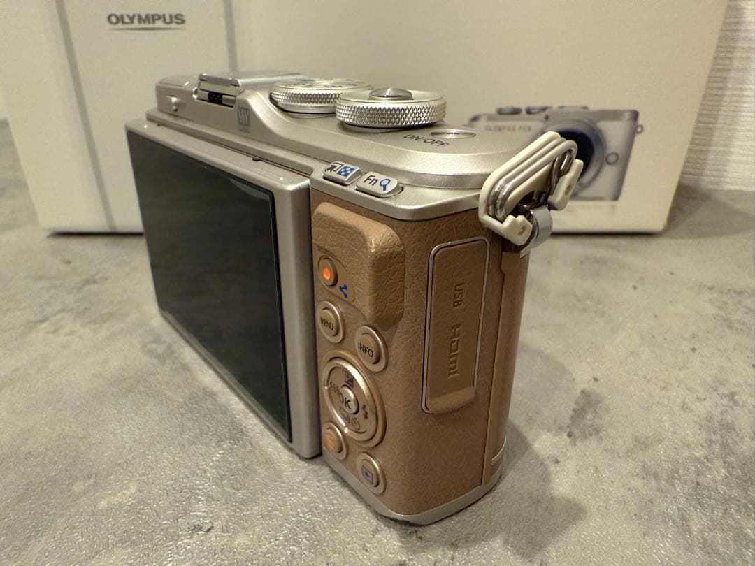 OLYMPUS PEN E-PL10 カメラ
