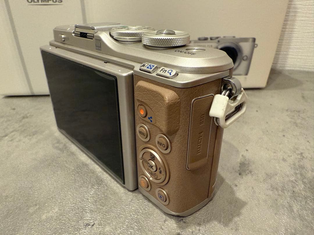 OLYMPUS PEN E-PL10 カメラ