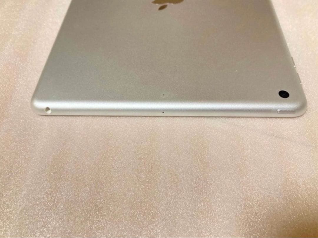 Apple iPad 第5世代 Wi-Fi 32GB シルバー