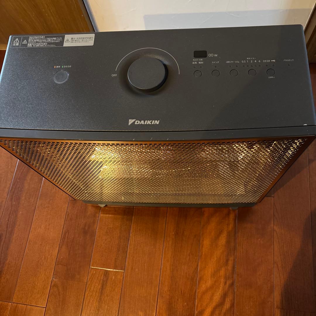 ダイキン　遠赤外線暖房機ハイブリット セラムヒート2023年製　日本製