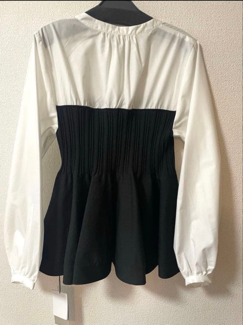 新品⭐︎ジャスグリッティー シャツレイヤードライクニット　ペプラム長袖