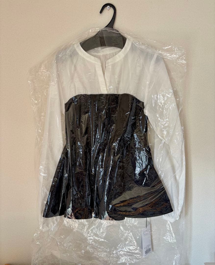 新品⭐︎ジャスグリッティー シャツレイヤードライクニット　ペプラム長袖