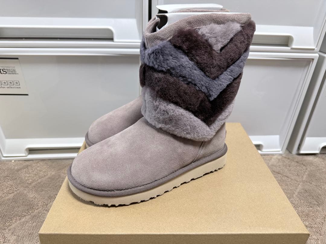 新品未使用UGGムートンブーツ23センチ