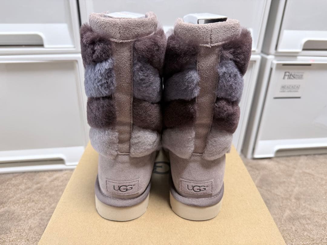 新品未使用UGGムートンブーツ23センチ
