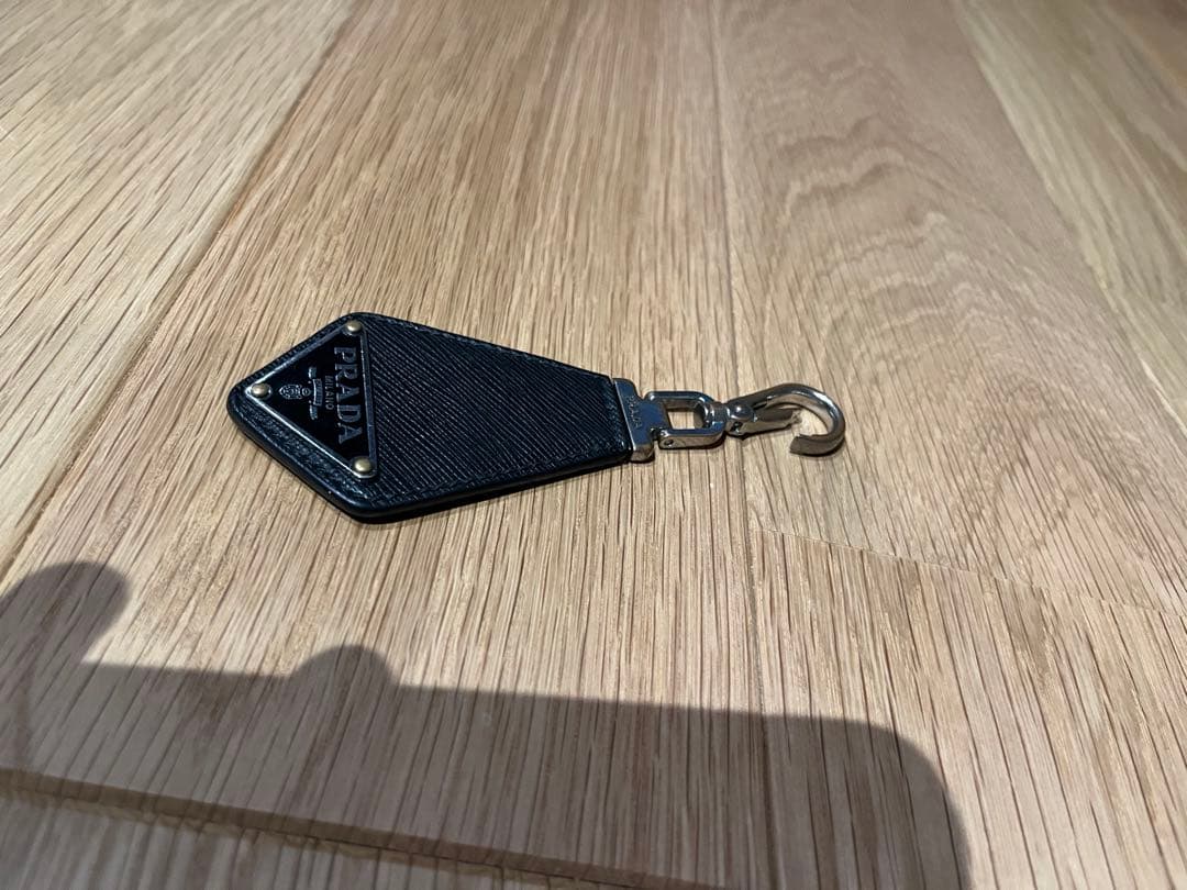 PRADA ブラックレザー キーホルダー　プラダ