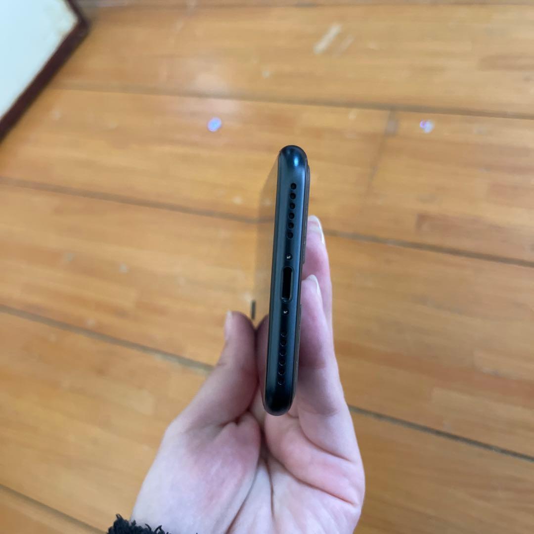 iPhone SE 第3世代 64GB SIMフリー バッテリー100％ 美品