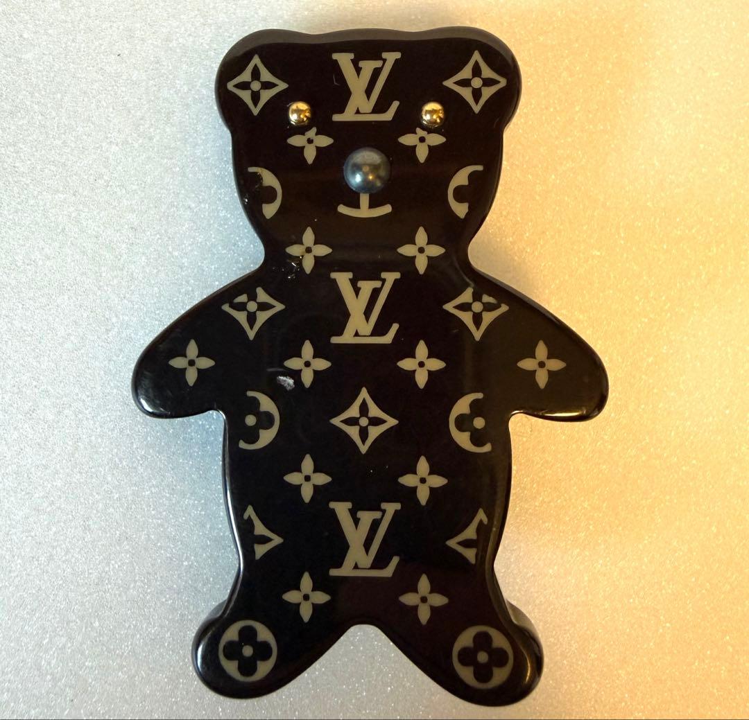 LOUISVUITTONルイヴィトンモノグラムクマ ブローチ