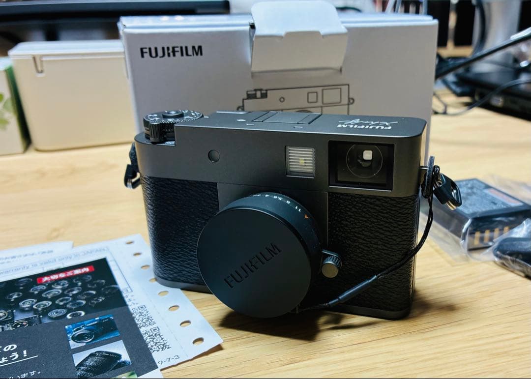 富士フイルム　コンパクトデジタルカメラ　X-half 　チャコールシルバー