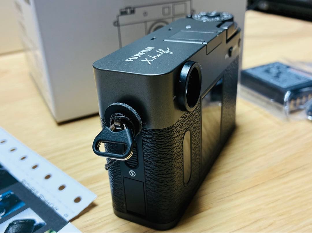 富士フイルム　コンパクトデジタルカメラ　X-half 　チャコールシルバー