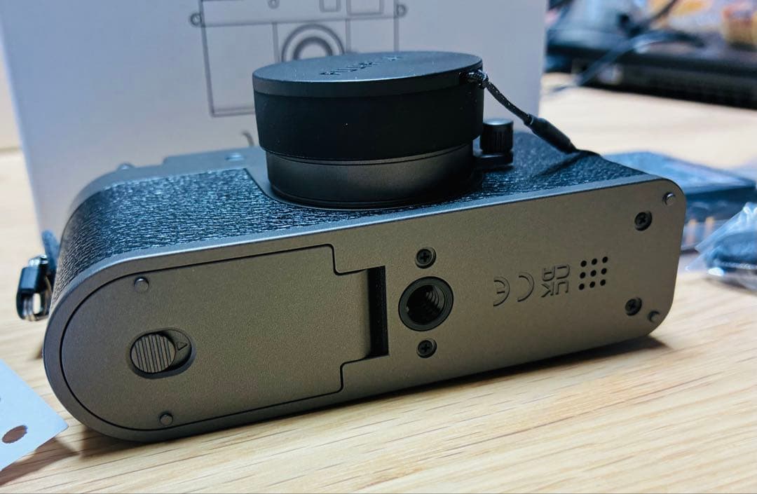 富士フイルム　コンパクトデジタルカメラ　X-half 　チャコールシルバー