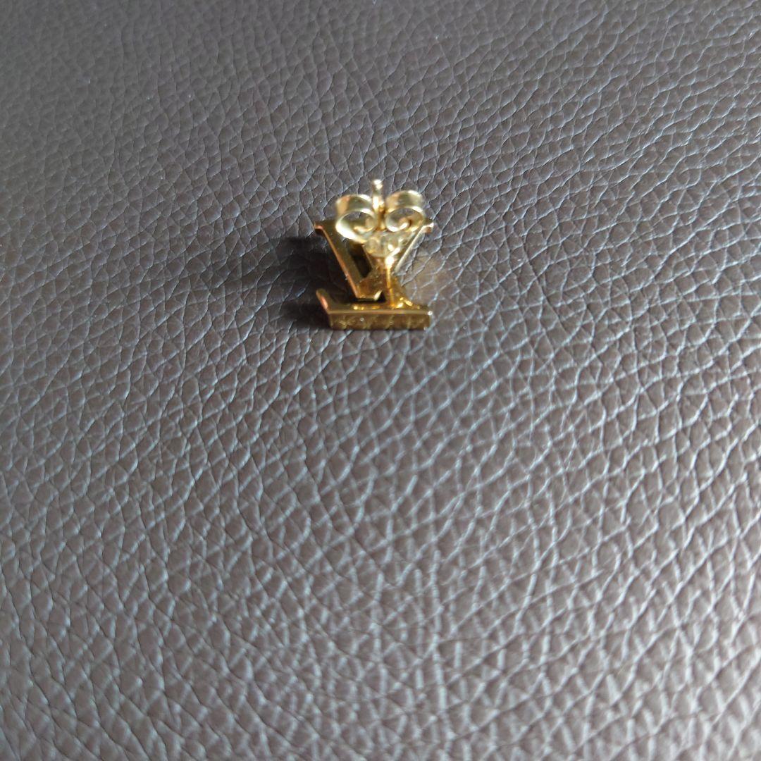 Louis Vuitton ゴールドロゴピアス(片耳用)