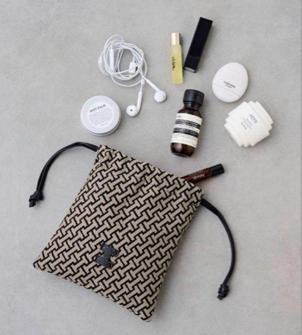 美品　IACUCCI モノグランマ ポーチ