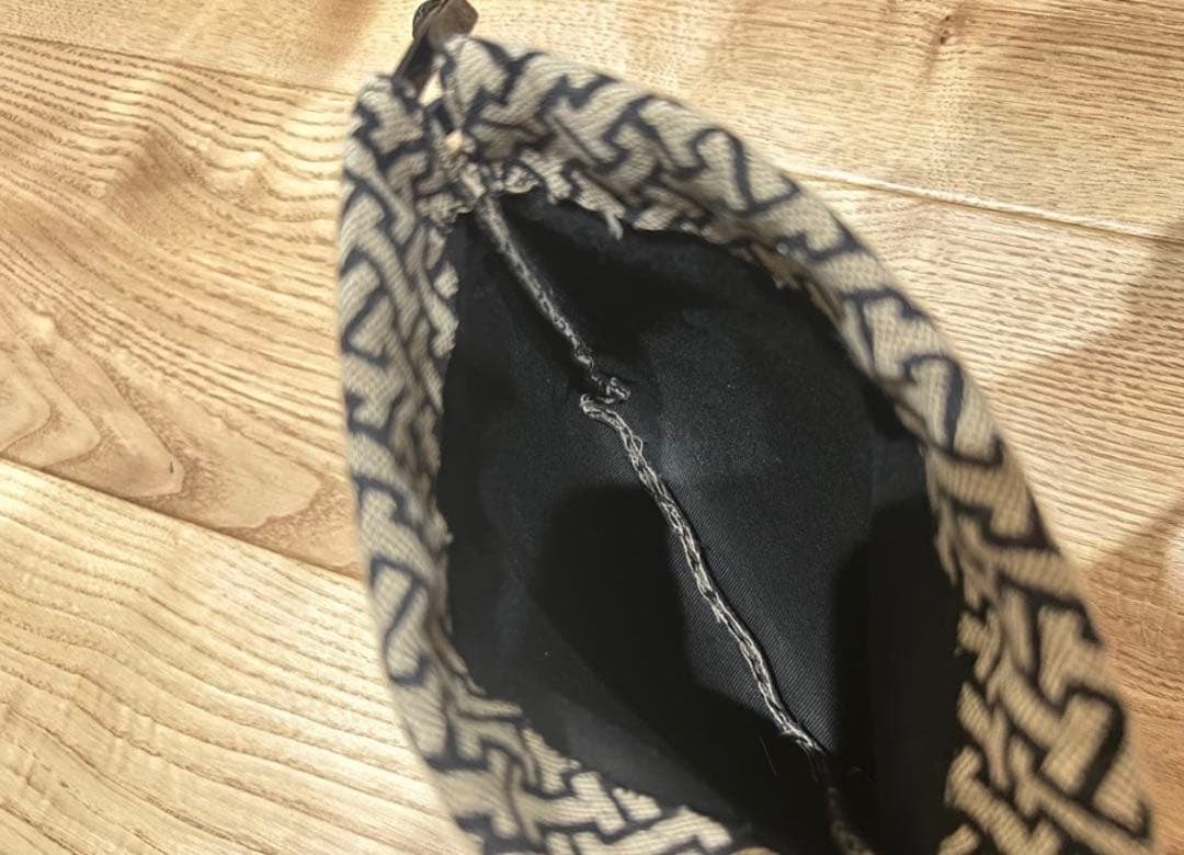 美品　IACUCCI モノグランマ ポーチ