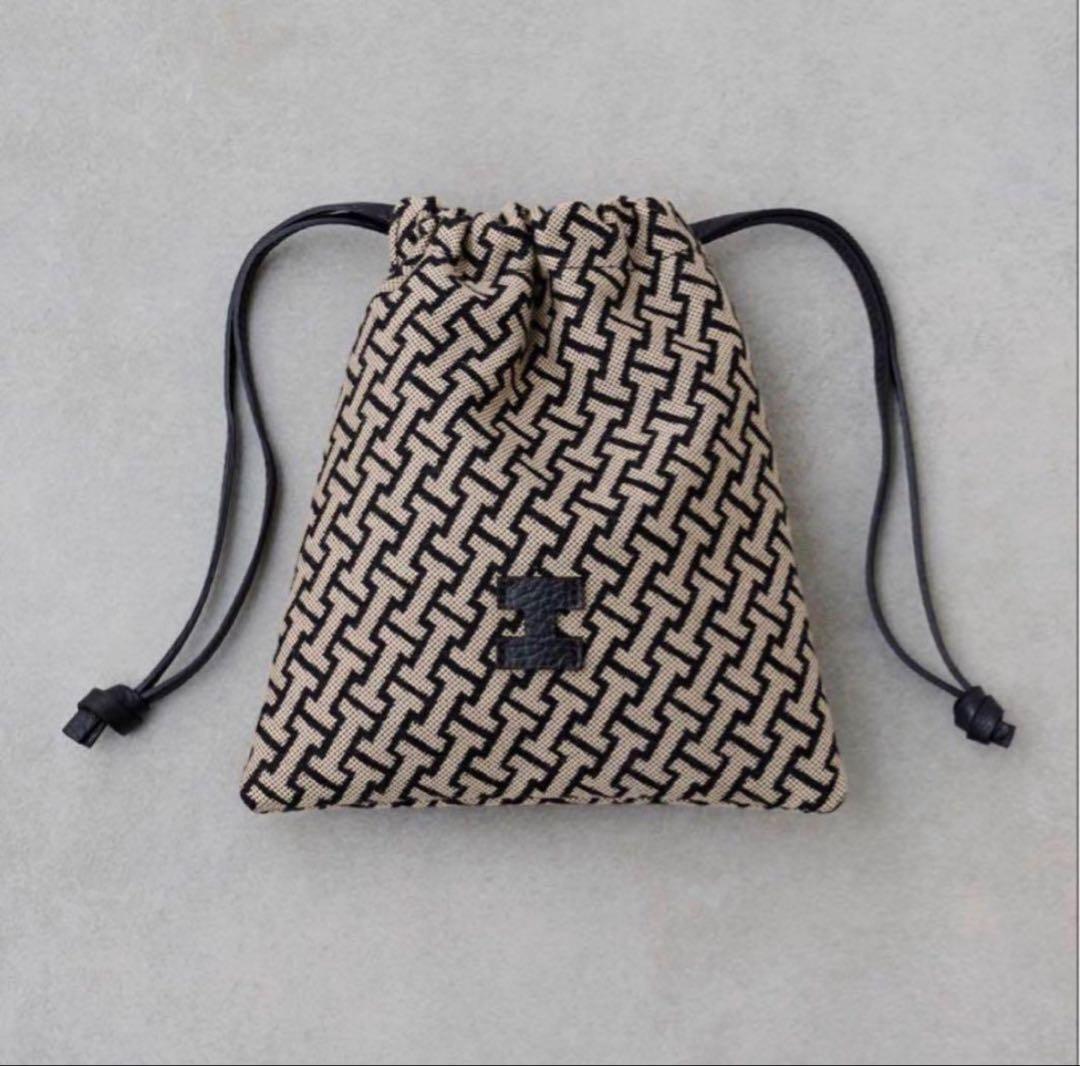 美品　IACUCCI モノグランマ ポーチ