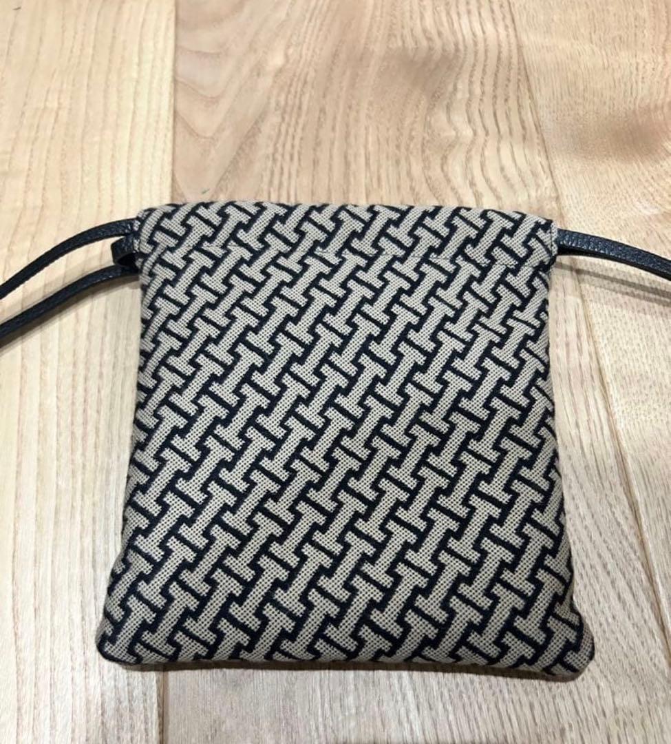 美品　IACUCCI モノグランマ ポーチ