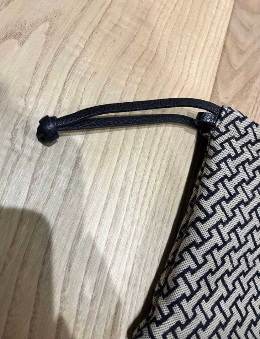 美品　IACUCCI モノグランマ ポーチ