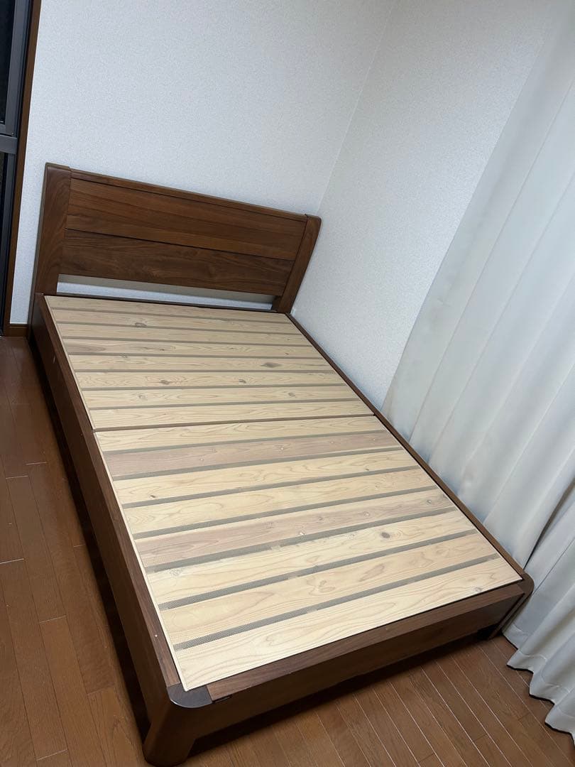 【現地引取のみ】木製ダブルベッドフレーム ブラウン