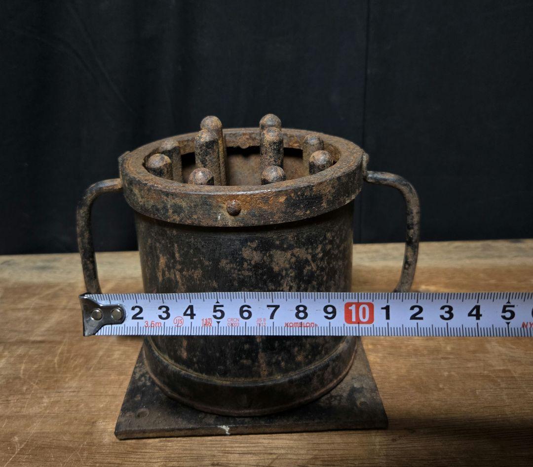 限定特価　レア物珍品鉄製の練炭製成古道具オブジェ　インテリア　コレクション