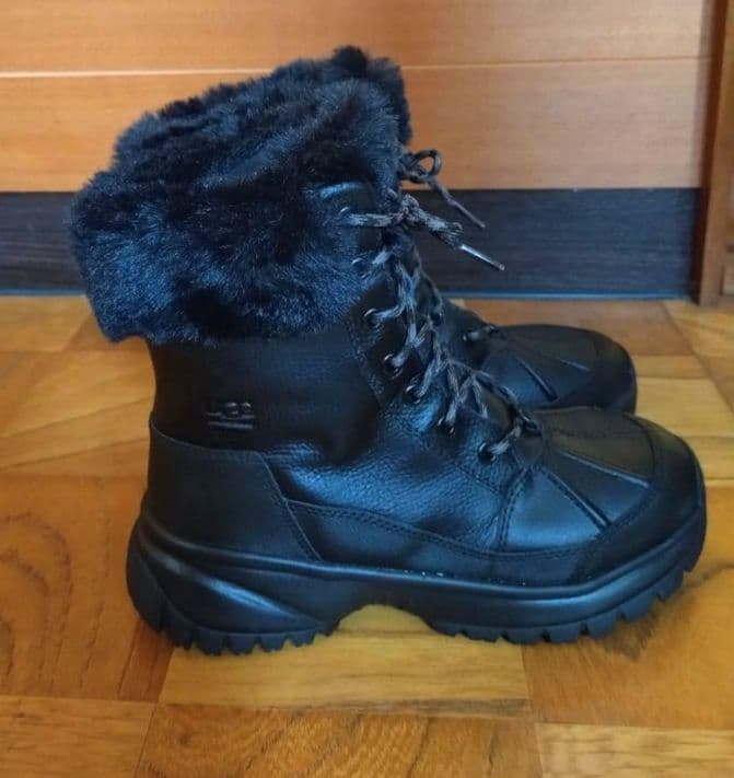 UGG ブーツ　YOSE FLUFF 24cm