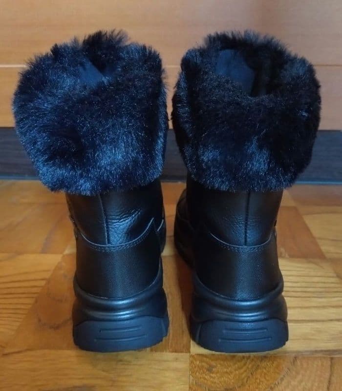 UGG ブーツ　YOSE FLUFF 24cm