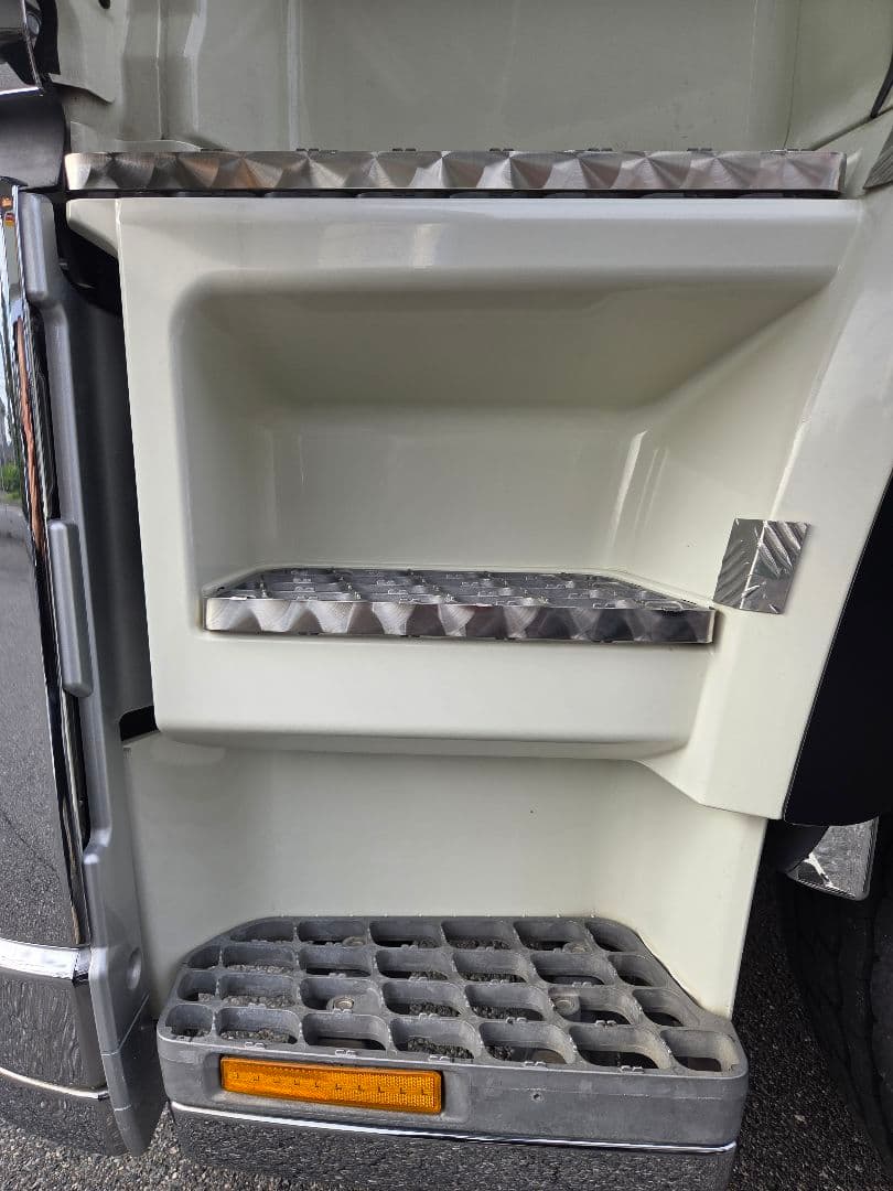 17スーパーグレート等　サイドステップ　フック付き鱗ステンレス