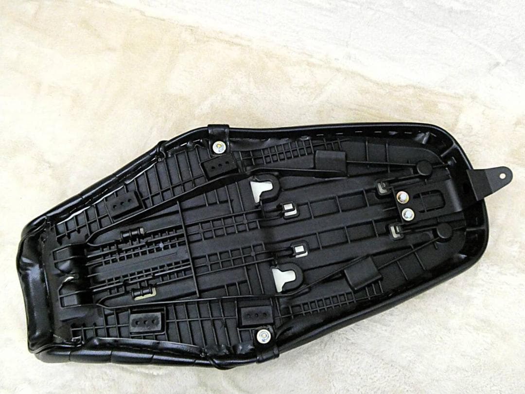 GB350 黒皮 タックロールシート/レザーNC59ブラック