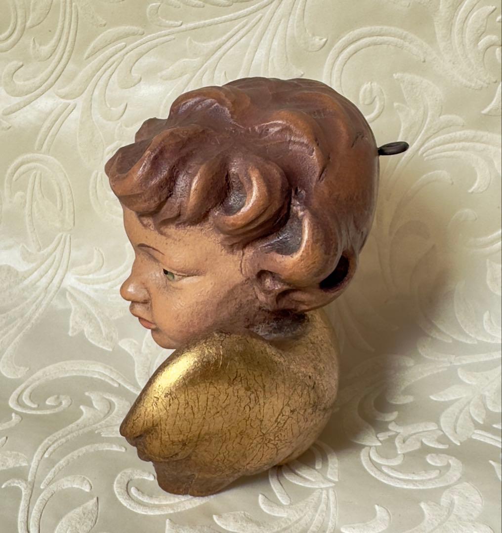 天使セラフィムの彫刻