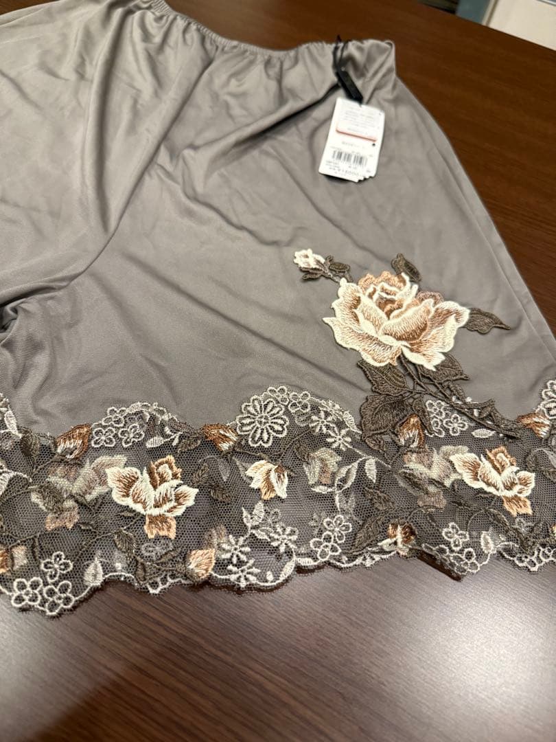 【ワコール】花柄刺繍ボディスーツ.キャミ. ペチコートの3点セット