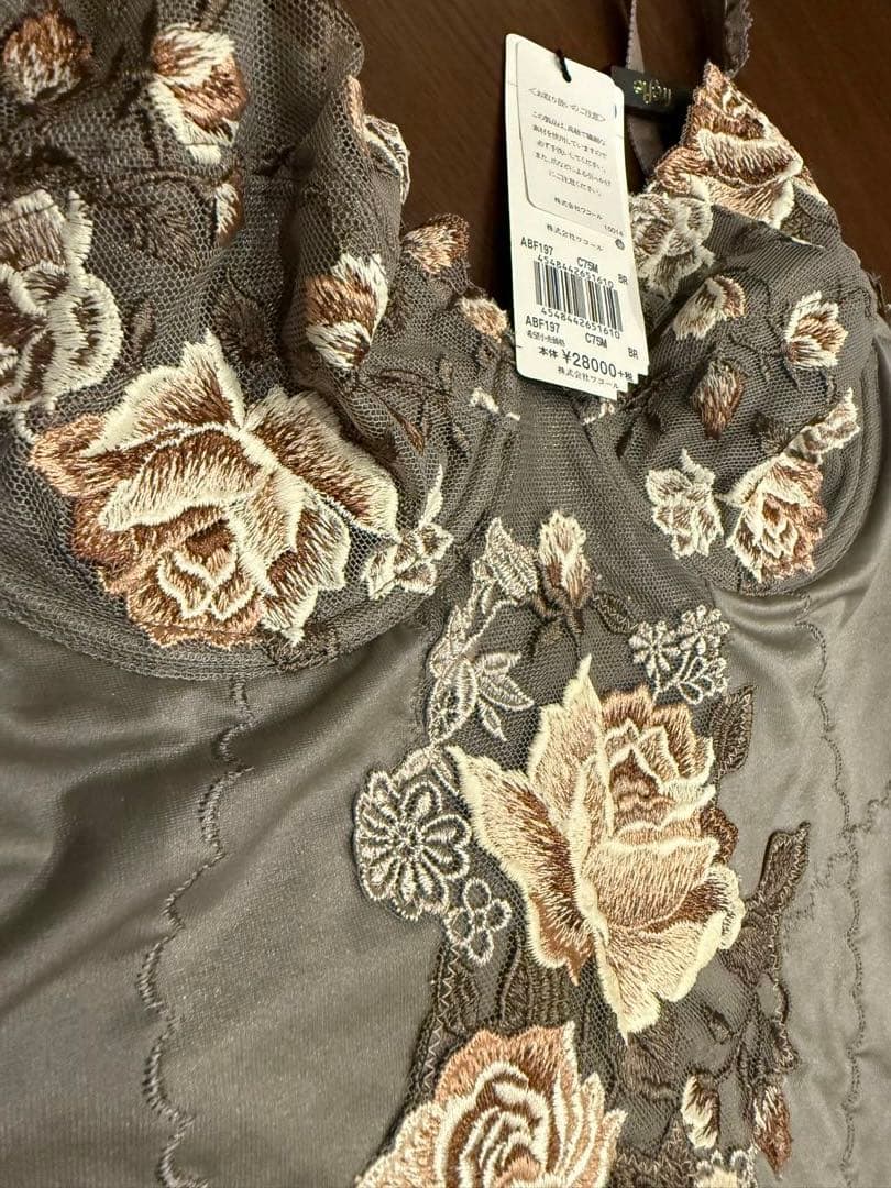 【ワコール】花柄刺繍ボディスーツ.キャミ. ペチコートの3点セット