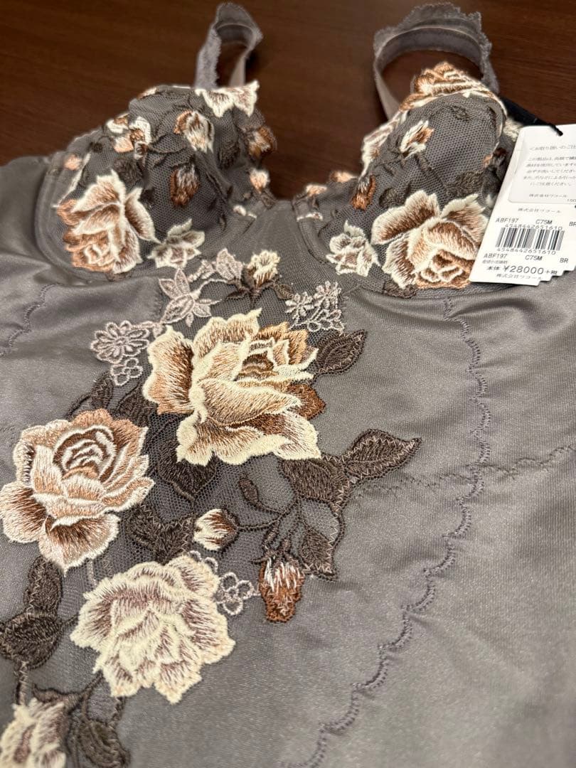 【ワコール】花柄刺繍ボディスーツ.キャミ. ペチコートの3点セット