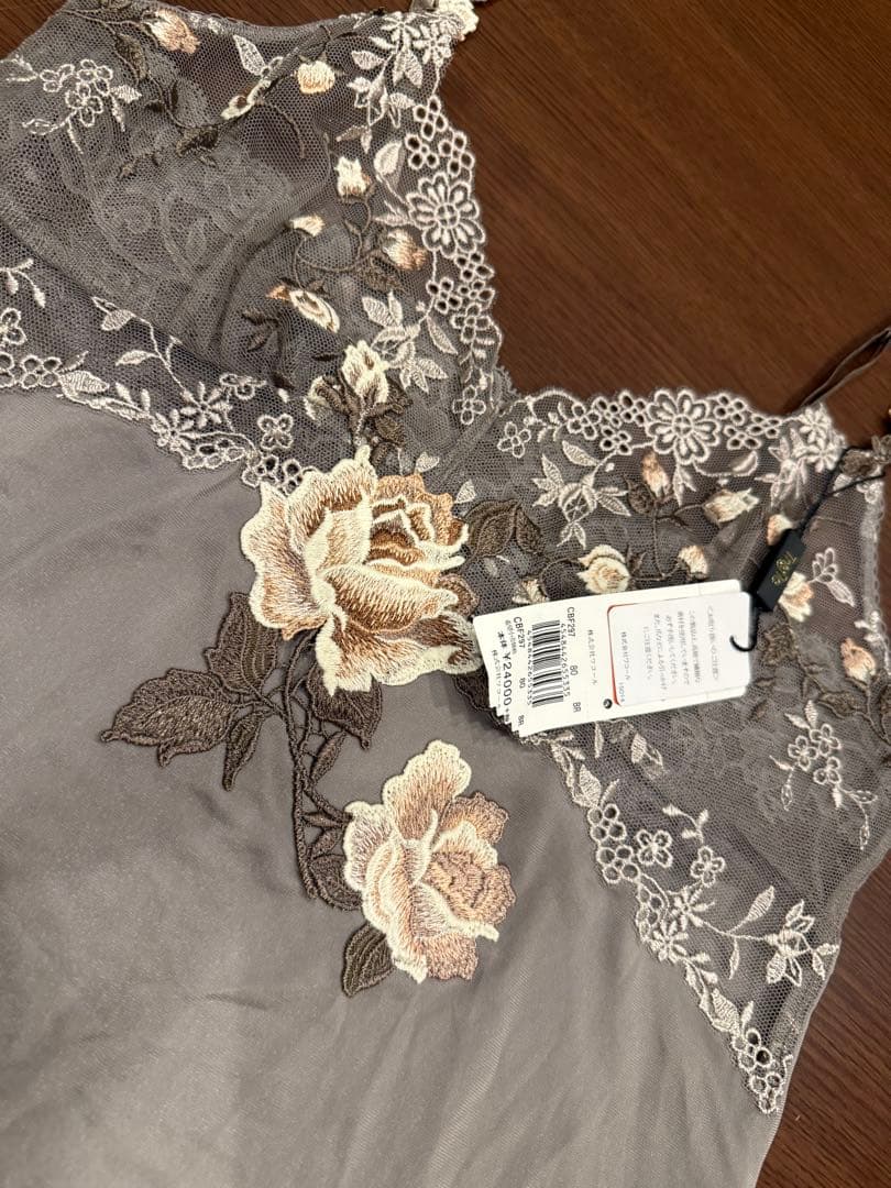 【ワコール】花柄刺繍ボディスーツ.キャミ. ペチコートの3点セット