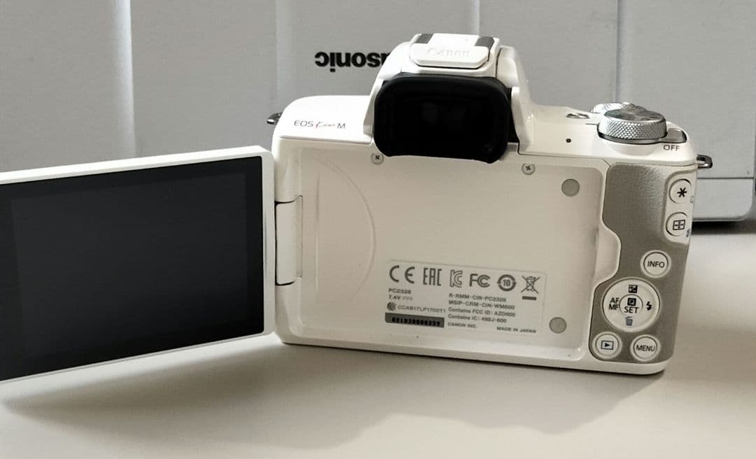 ユ*キ様 レア良品　Canon ミラーレス一眼 ホワイト