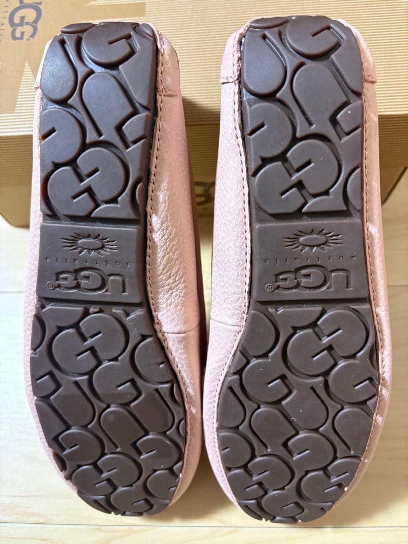 未使用品　UGG モカシン　ローファー