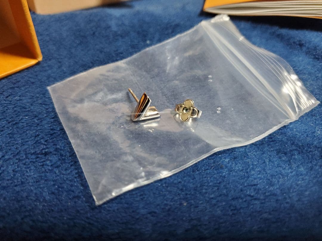 LOUIS VUITTON 片耳用ピアス