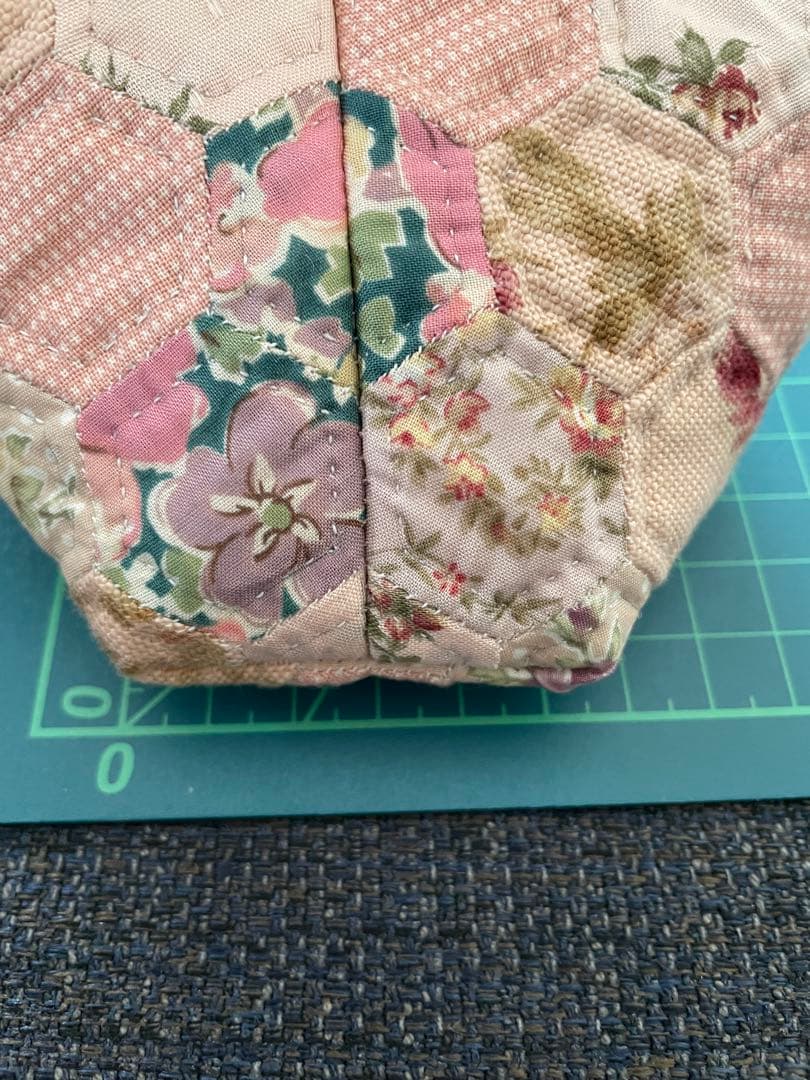 （622)花のモザイクのポーチ 完成品 宮崎順子さん