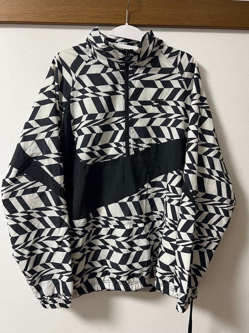 神さま専用Nike 幾何学模様 プルオーバーナイロンジャケット