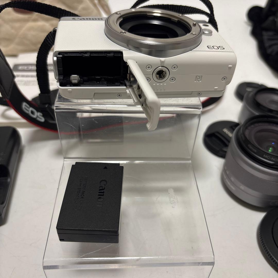 Canon EOS M100 ホワイト レンズ2点 ミニ三脚 備品あり