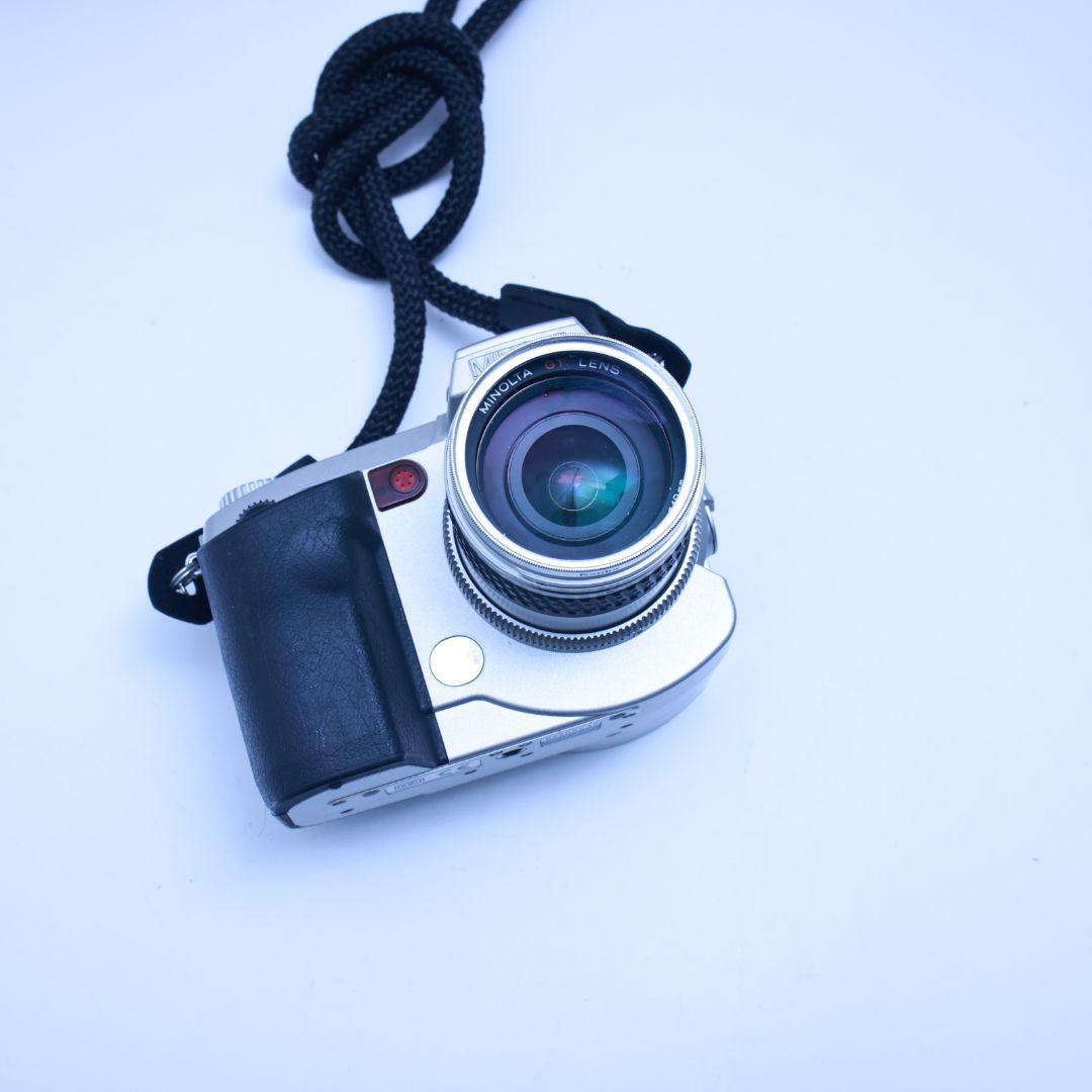スマホ転送可 MINOLTA デジタルカメラ メモリーカードストラップ付