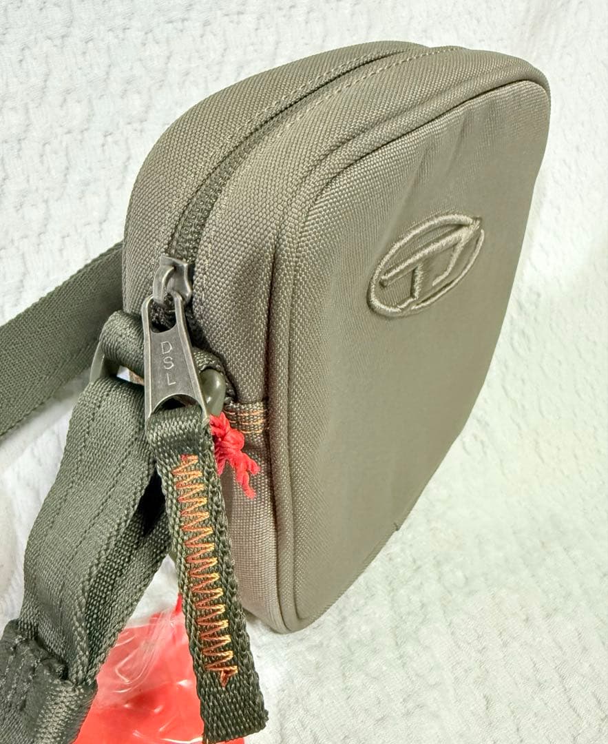 新品タグ付　DIESEL ショルダーバッグ カメラバッグ　カーキグリーン