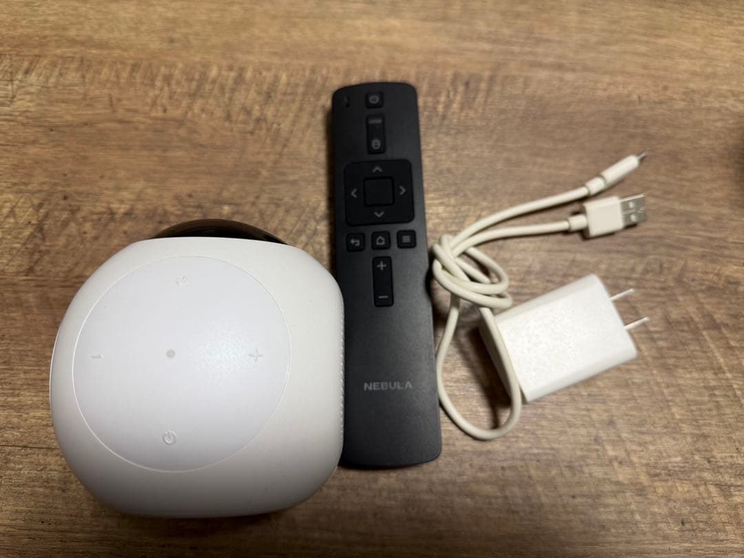 Nebula プロジェクター 本体 ホワイト　Anker