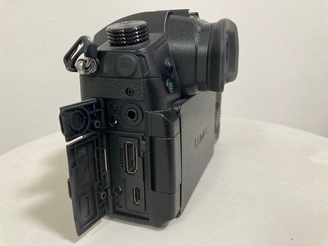 Panasonic LUMIX GH5本体＆標準ズームレンズ（12-60mm）