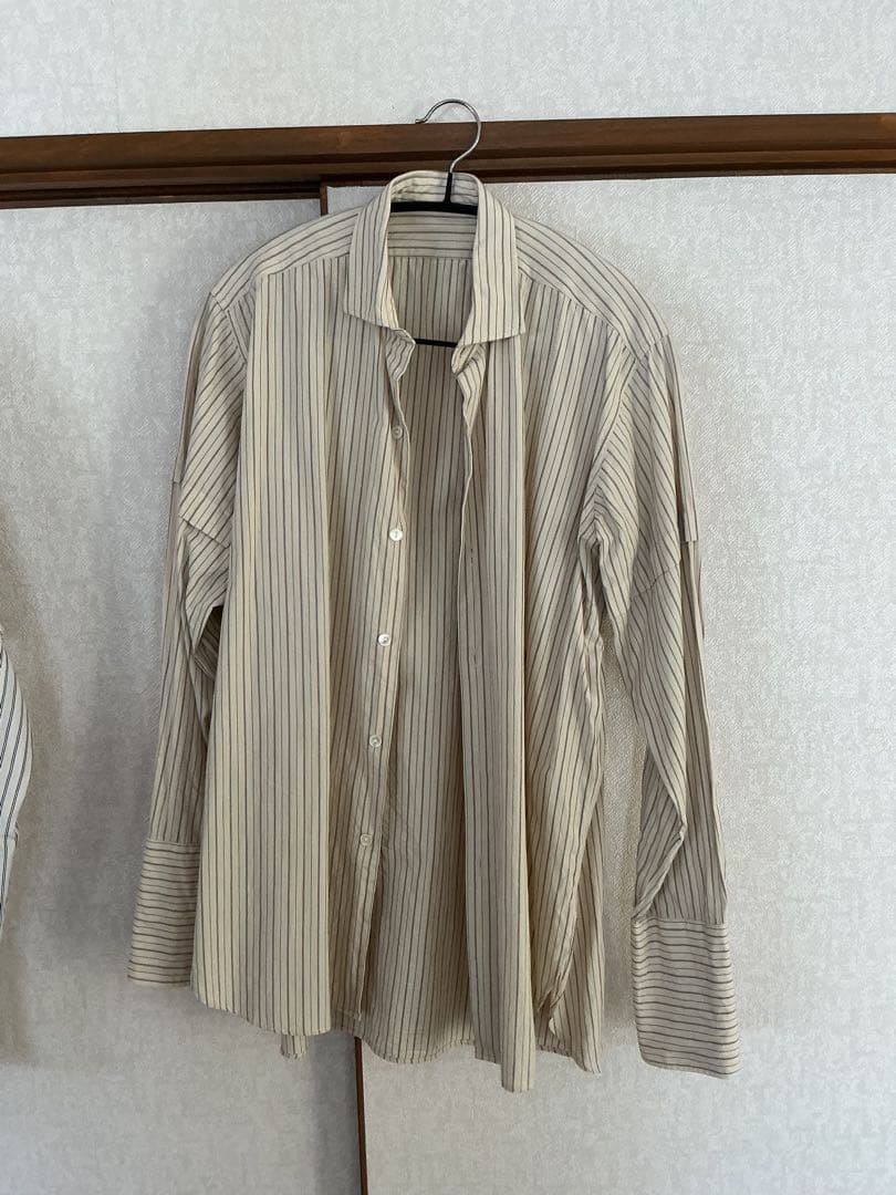 【柴田ひかり】ストライプデザイン 長袖シャツ(クリーム)