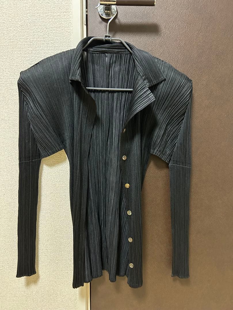 イッセイミヤケブラックプリーツ長袖シャツ サイズ3