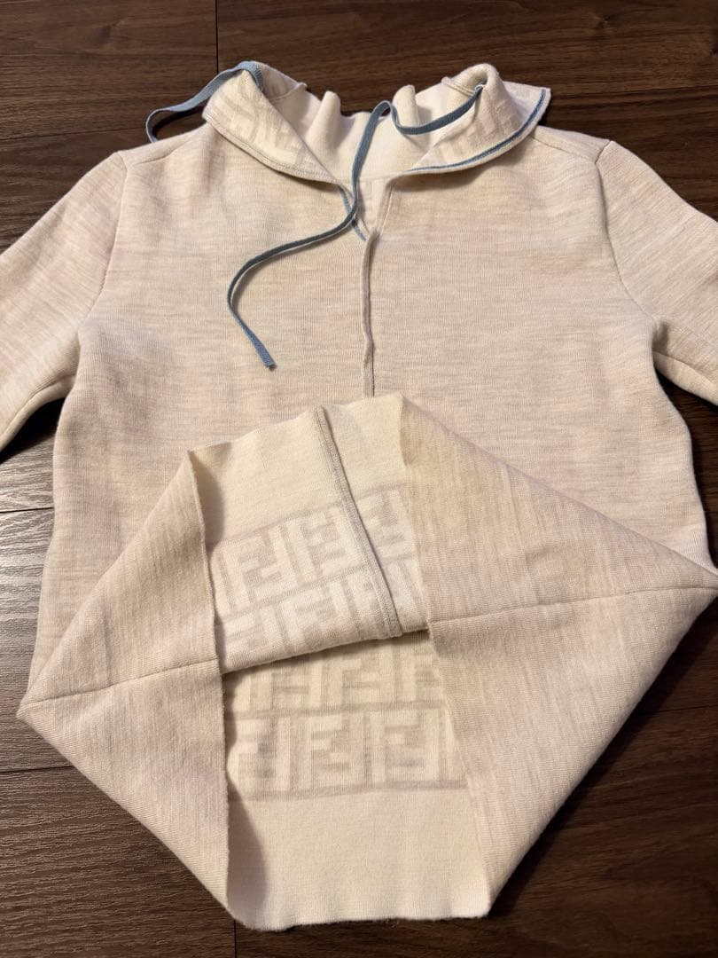 Fendiセータートップス