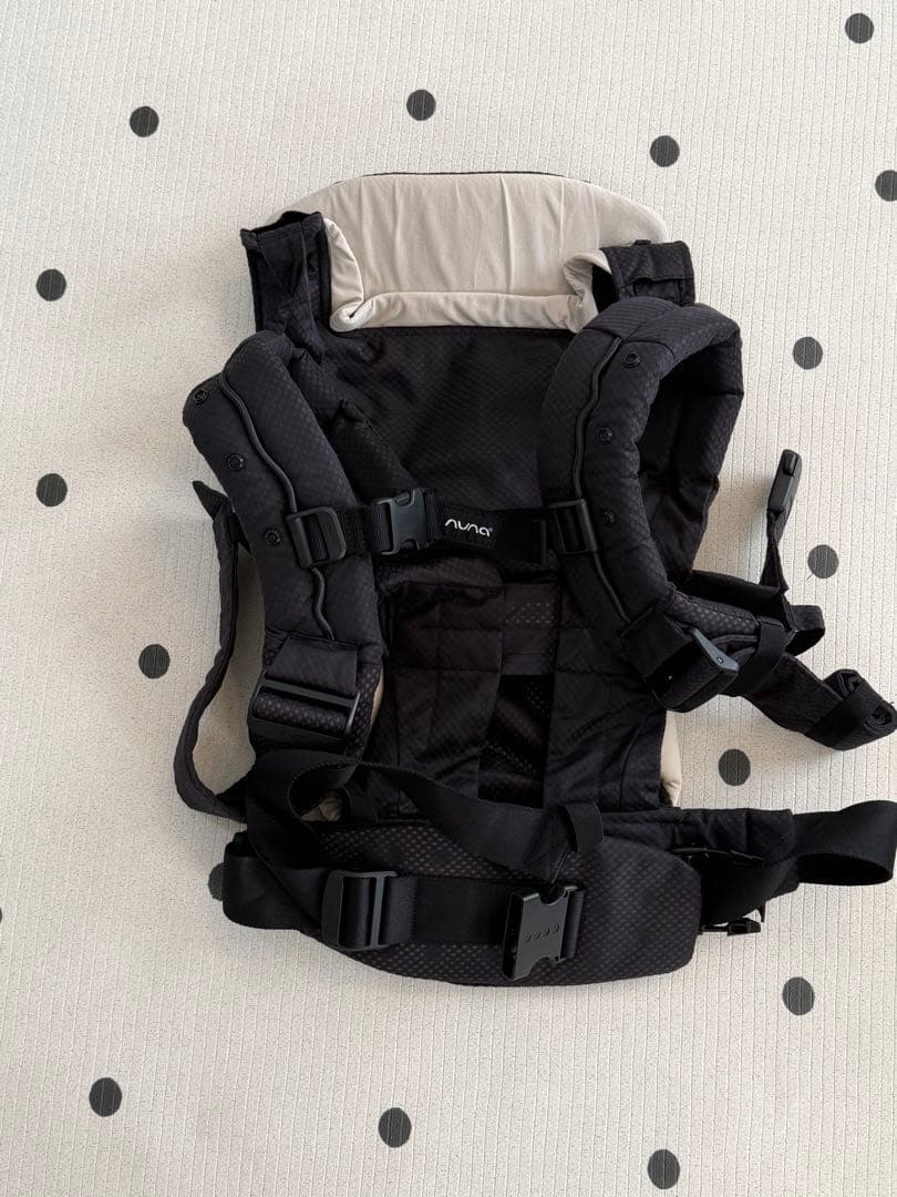 nuna 抱っこ紐　ベビーキャリア カドルクリック ブラック(キャビア)