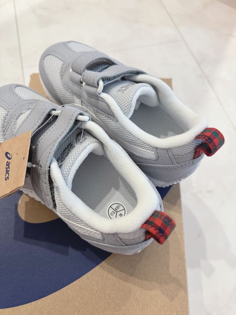 【新品】 ファミリア アシックス asics スニーカー XF