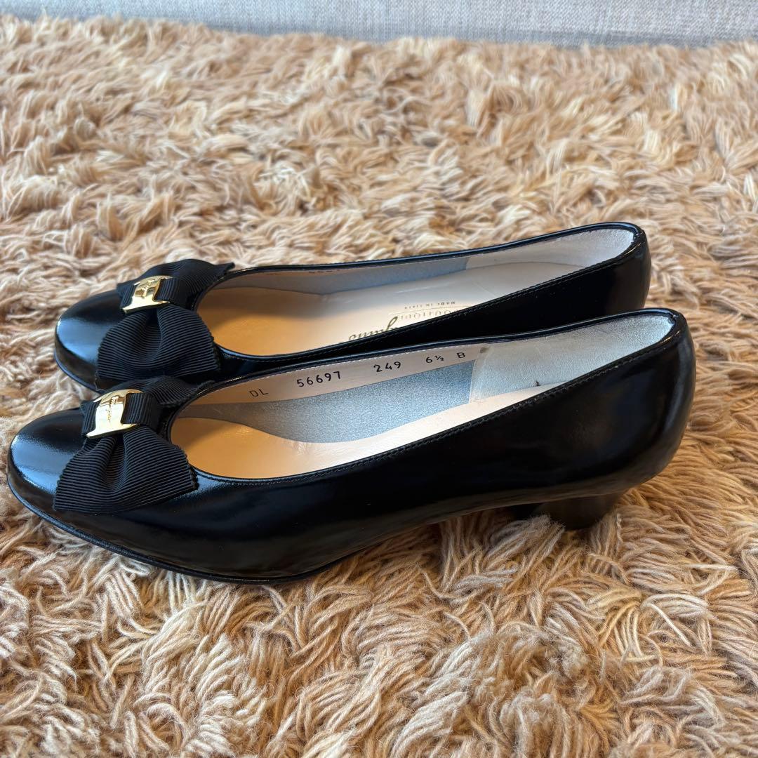 【未使用】フェラガモ ヴァラリボン パンプス レディース 6.5 ブラック