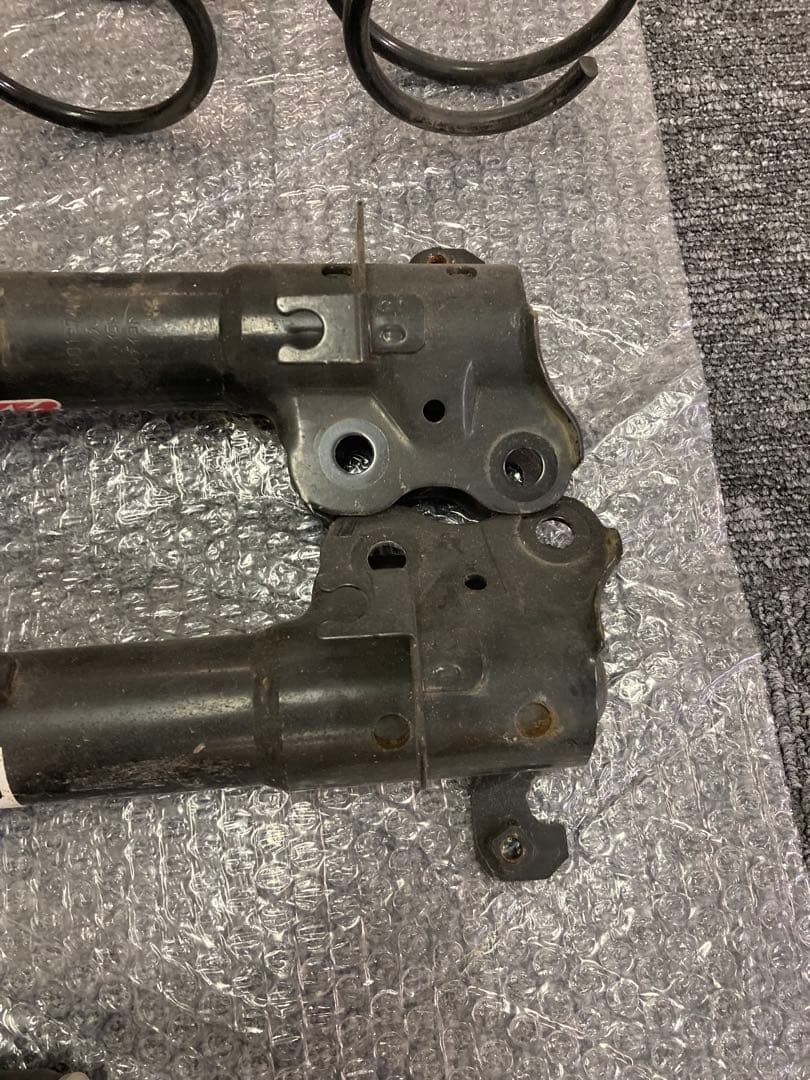 サスペンション KYB