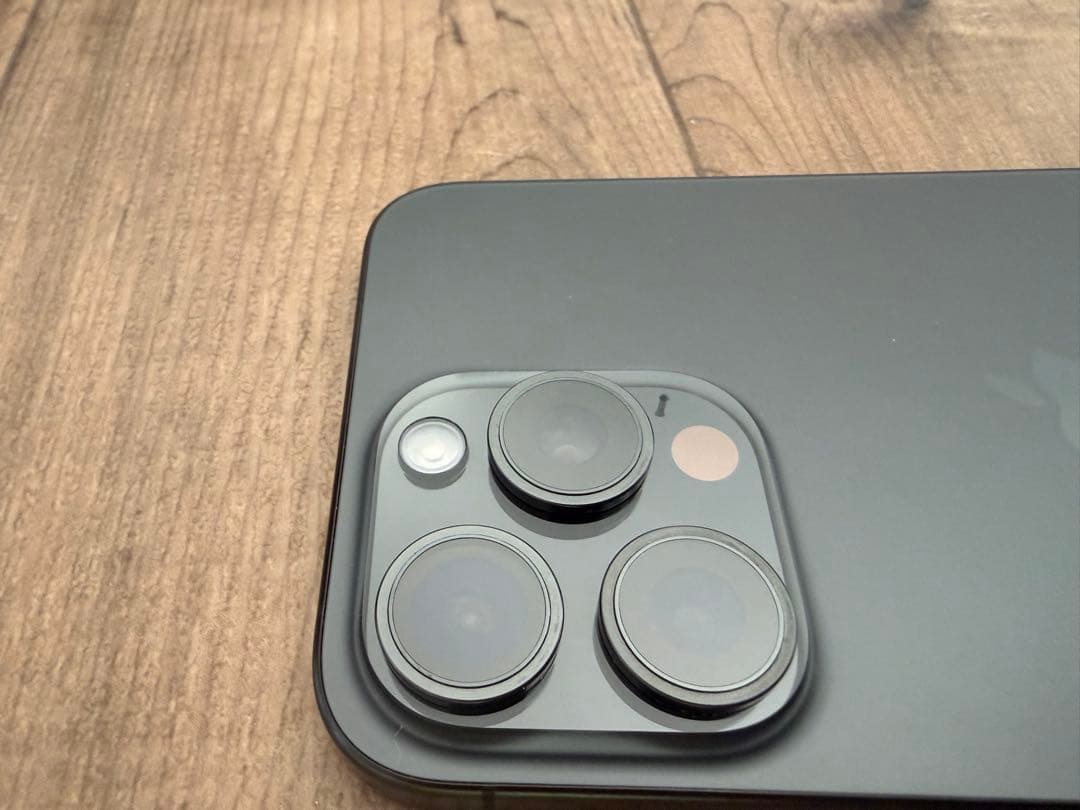 アリフ　Apple iPhone 15 Pro スペースブラック 本体